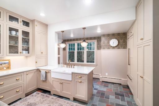 4512 London Road, Duluth, MN 55804