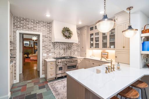 4512 London Road, Duluth, MN 55804