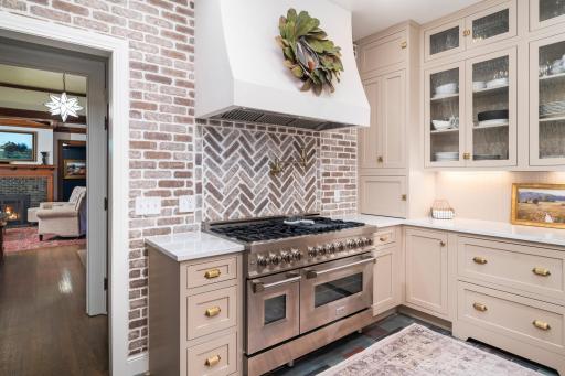 4512 London Road, Duluth, MN 55804