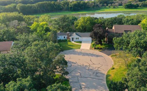 Center of the Cul De Sac with the MN River to your back!.JPG