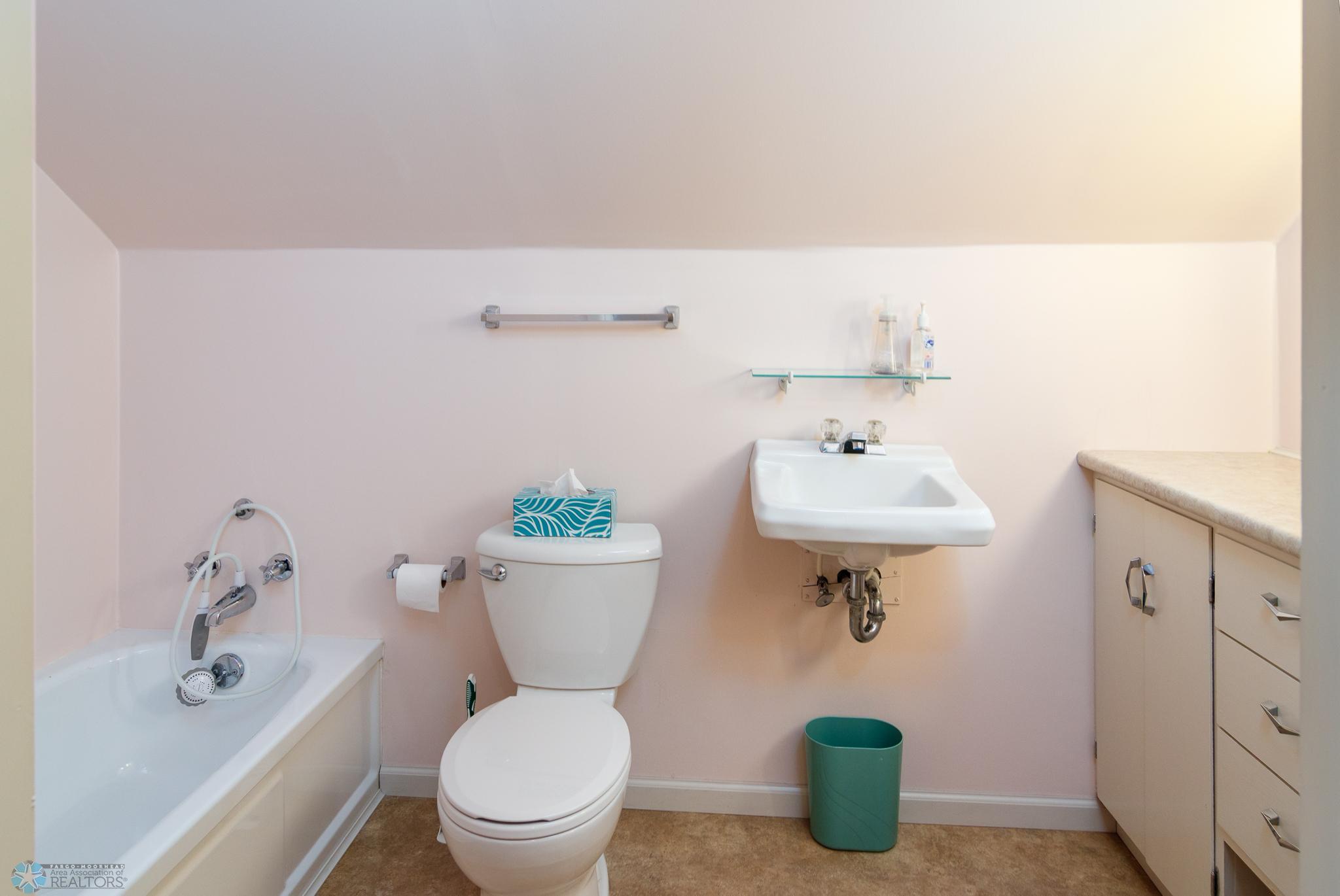 Upper Level Full Bath