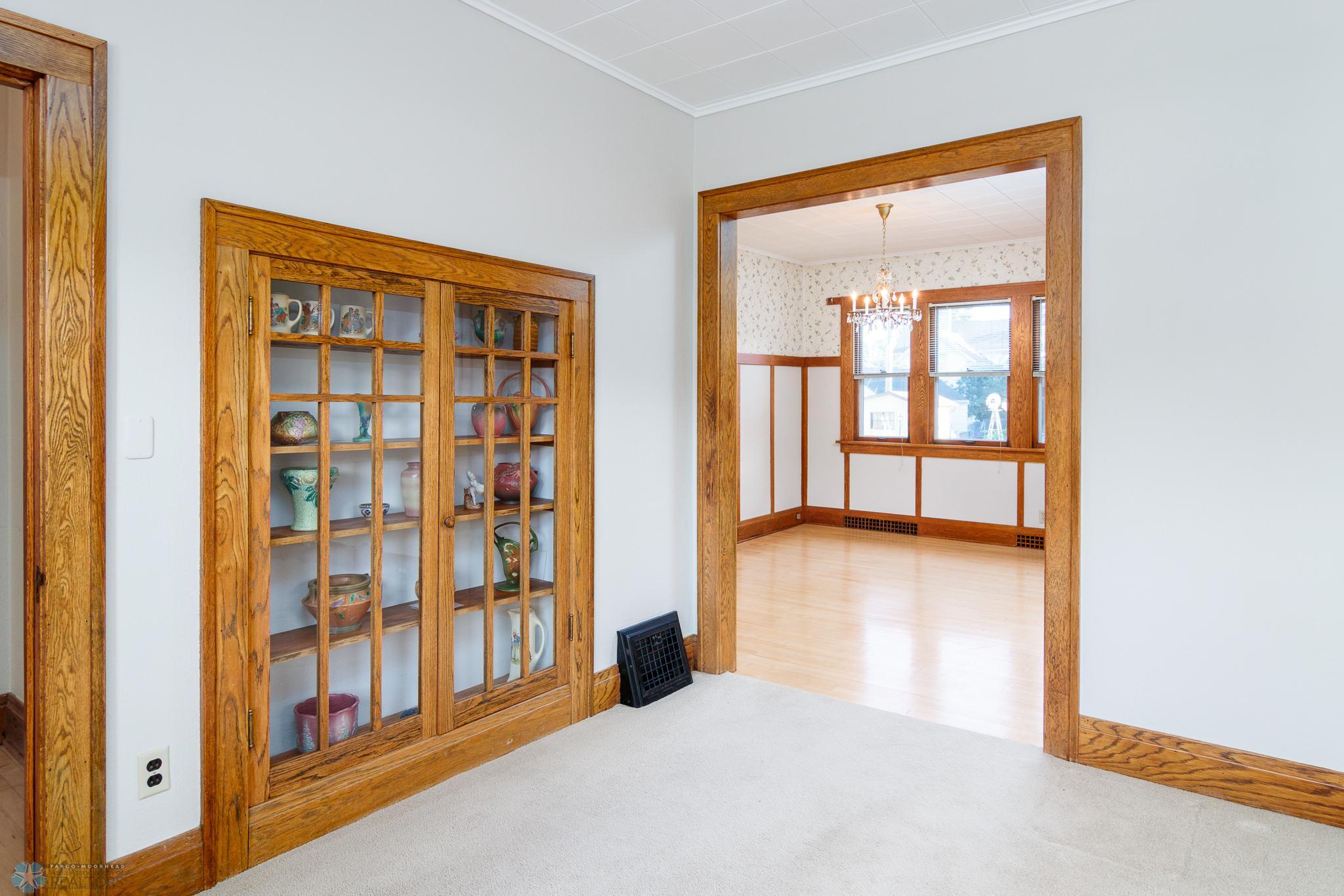 Built-In-Hutch