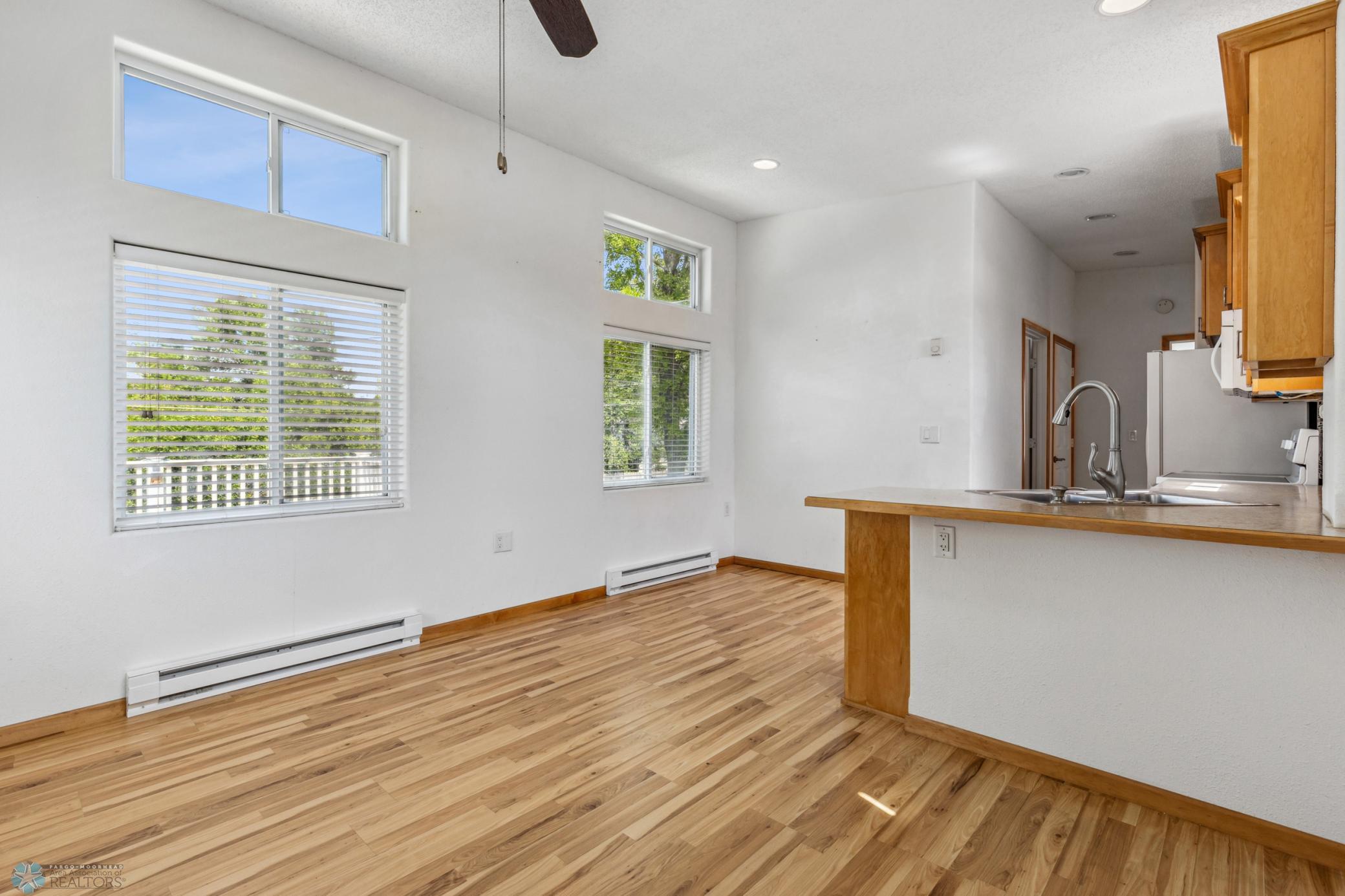 10ft ceilings and transom windows