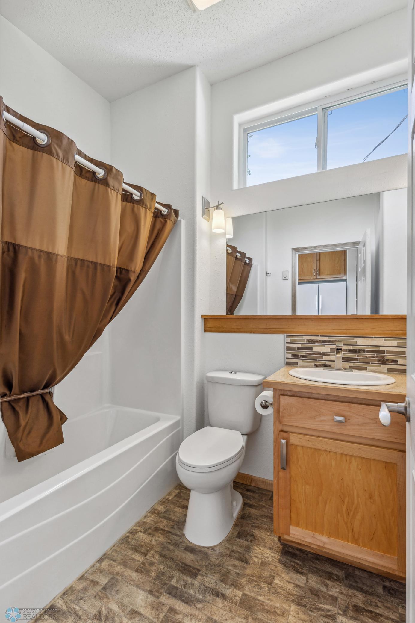 Upper Full Bathroom
