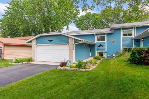 1061 Eastview Circle, Shakopee, MN 55379