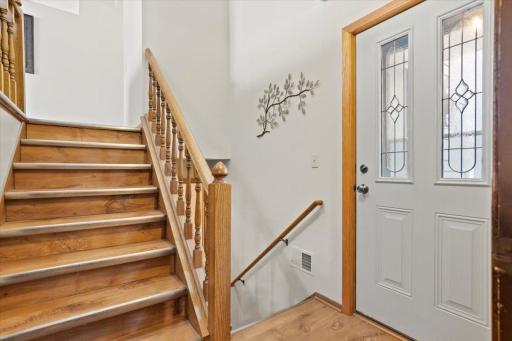 1061 Eastview Circle, Shakopee, MN 55379