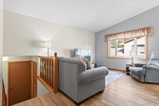 1061 Eastview Circle, Shakopee, MN 55379