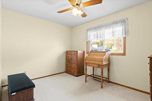 1061 Eastview Circle, Shakopee, MN 55379
