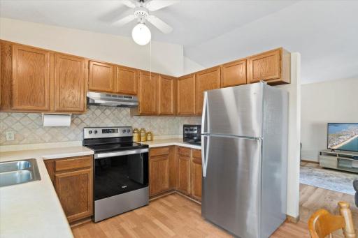 1061 Eastview Circle, Shakopee, MN 55379