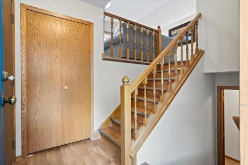 1061 Eastview Circle, Shakopee, MN 55379