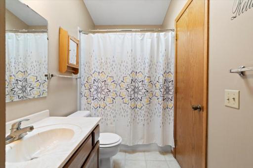 1061 Eastview Circle, Shakopee, MN 55379