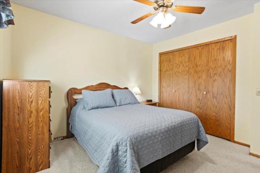 1061 Eastview Circle, Shakopee, MN 55379