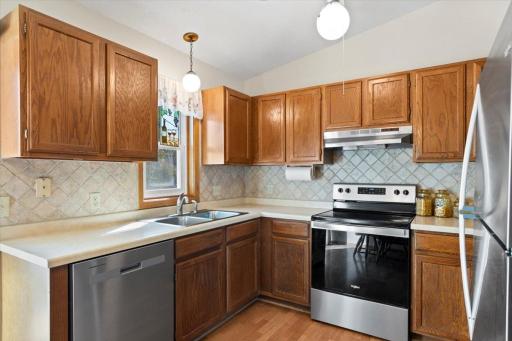 1061 Eastview Circle, Shakopee, MN 55379