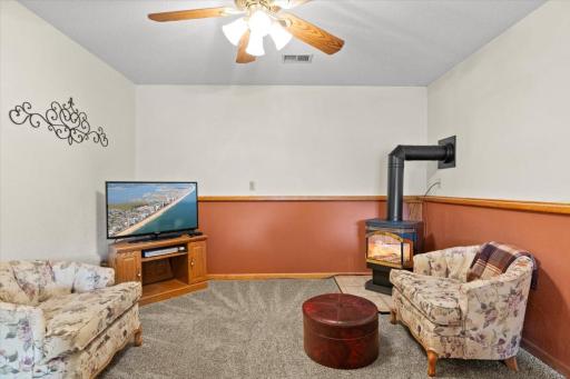 1061 Eastview Circle, Shakopee, MN 55379
