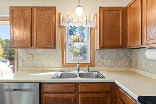 1061 Eastview Circle, Shakopee, MN 55379