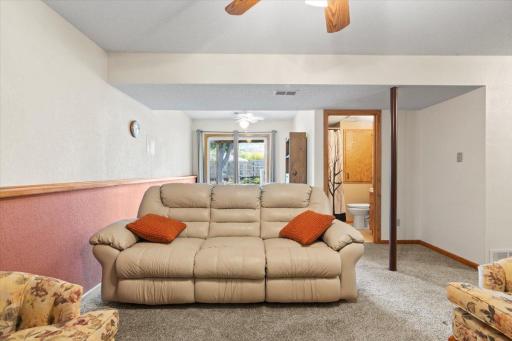1061 Eastview Circle, Shakopee, MN 55379