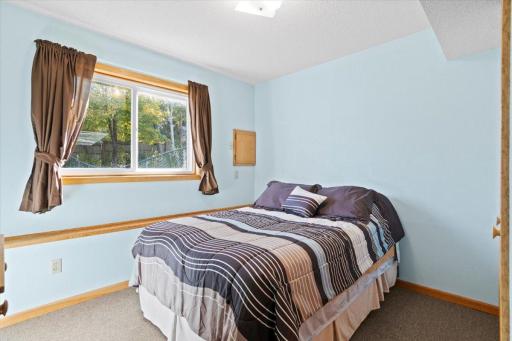 1061 Eastview Circle, Shakopee, MN 55379