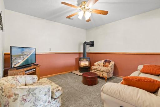 1061 Eastview Circle, Shakopee, MN 55379