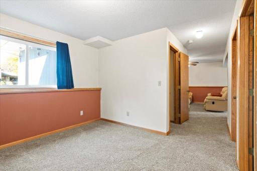 1061 Eastview Circle, Shakopee, MN 55379