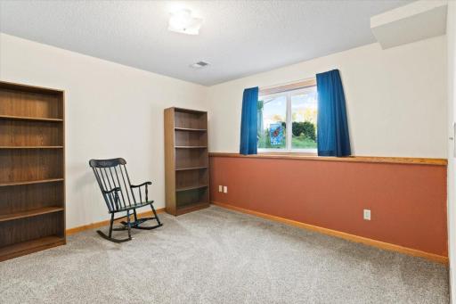1061 Eastview Circle, Shakopee, MN 55379