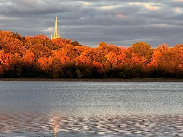Crimson colors to enjoy in the fall when taking that boat ride. So beautiful!