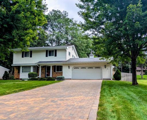Welcome Home to 12 Somerset Rd, Mendota Heights