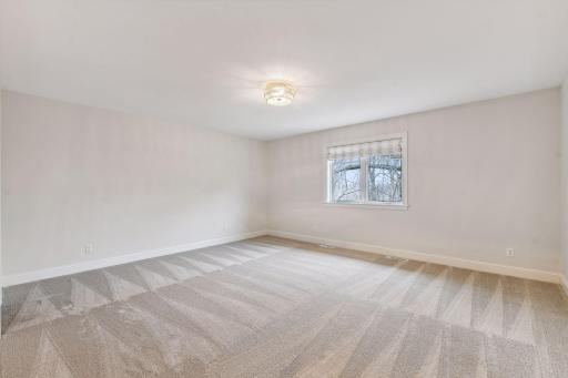 15040 9th Avenue N, Plymouth, MN 55447