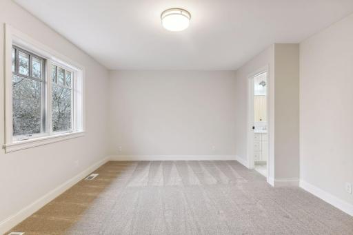 15040 9th Avenue N, Plymouth, MN 55447