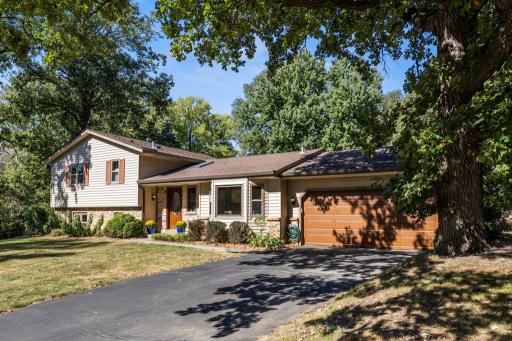 Photo for 2129 Pin Oak Drive, Eagan, MN 55122 - listing #6583285 2129 Pin Oak Drive, Eagan, MN 55122