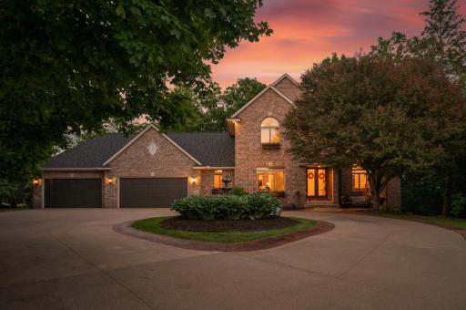 8434 Hidden Ponds Way, Woodbury, MN 55125