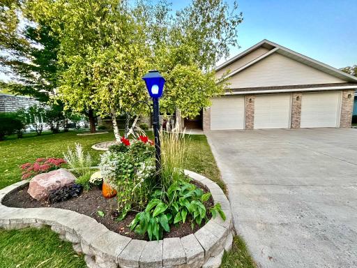 Curb appeal in Fall - Welcome Home!