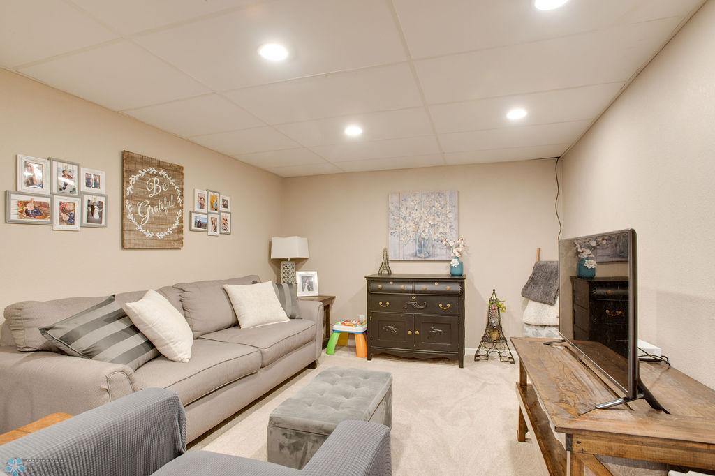 1022_PARKE_AVE_S-20.jpg