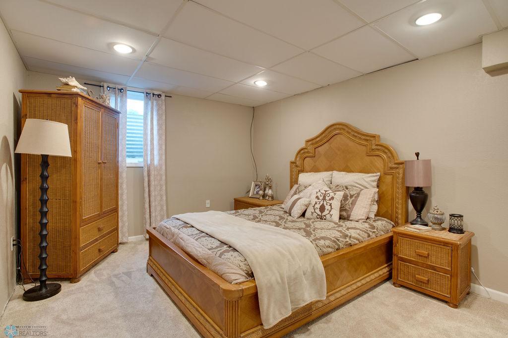 1022_PARKE_AVE_S-24.jpg