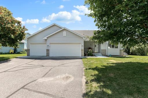 1296 Fieldstone Drive, Sauk Rapids, MN 56379