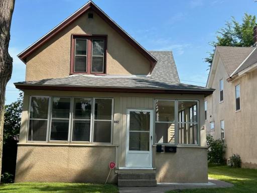 887 Rose Avenue E, Saint Paul, MN 55106