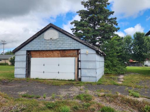 1609 2nd Street W, Eveleth, MN 55734