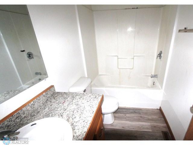 1 L GUEST BATH.jpg