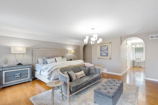 1165 Wyndmere Road, Wayzata, MN 55391