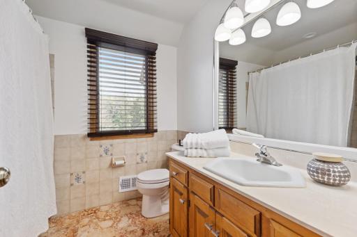 1165 Wyndmere Road, Wayzata, MN 55391