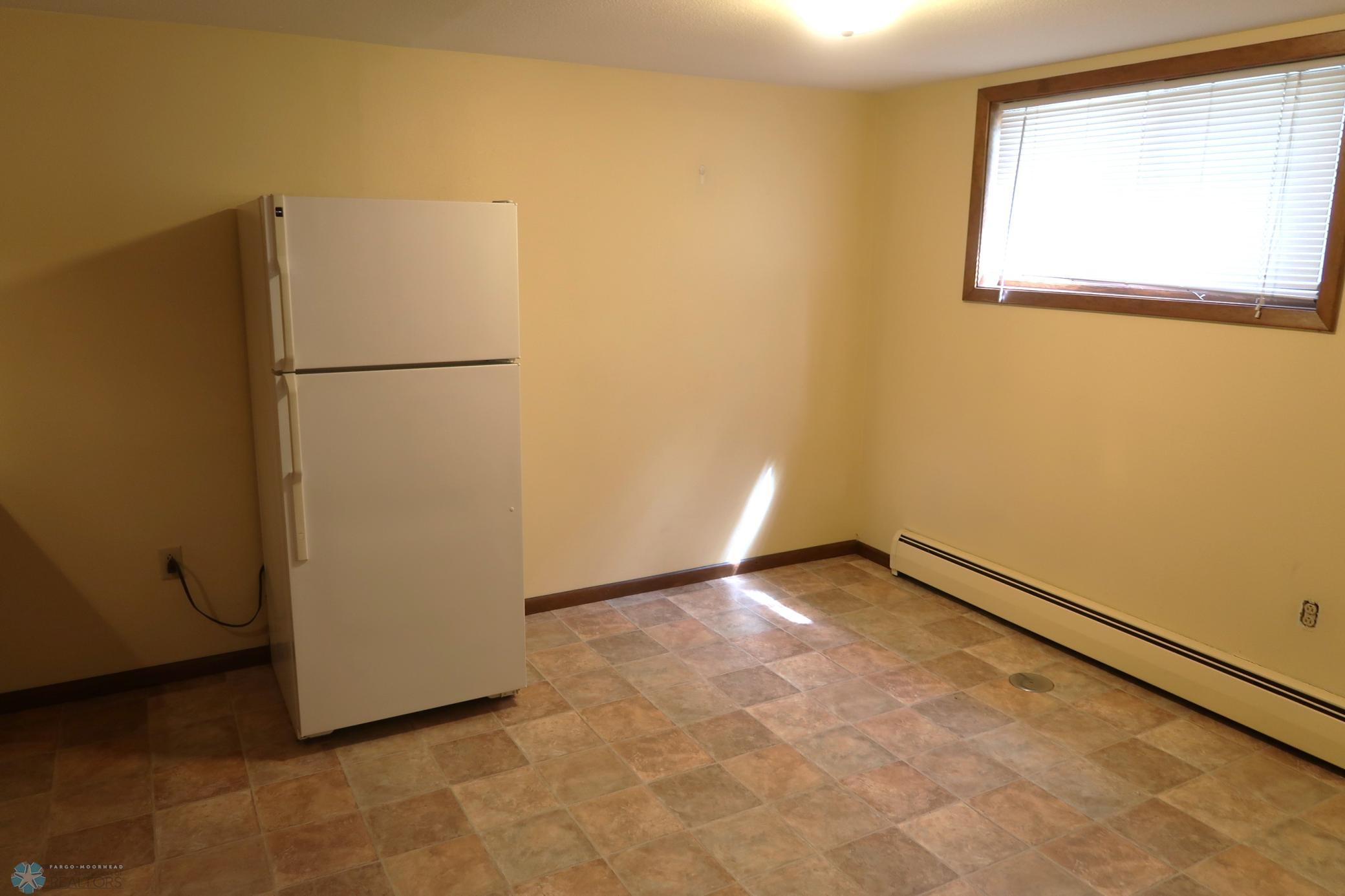 Lwr Lvl Kitchen pic 2