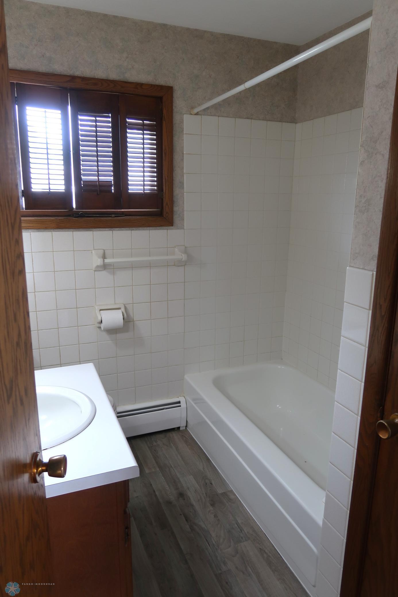 Upper Lvl Bathroom - pic 1