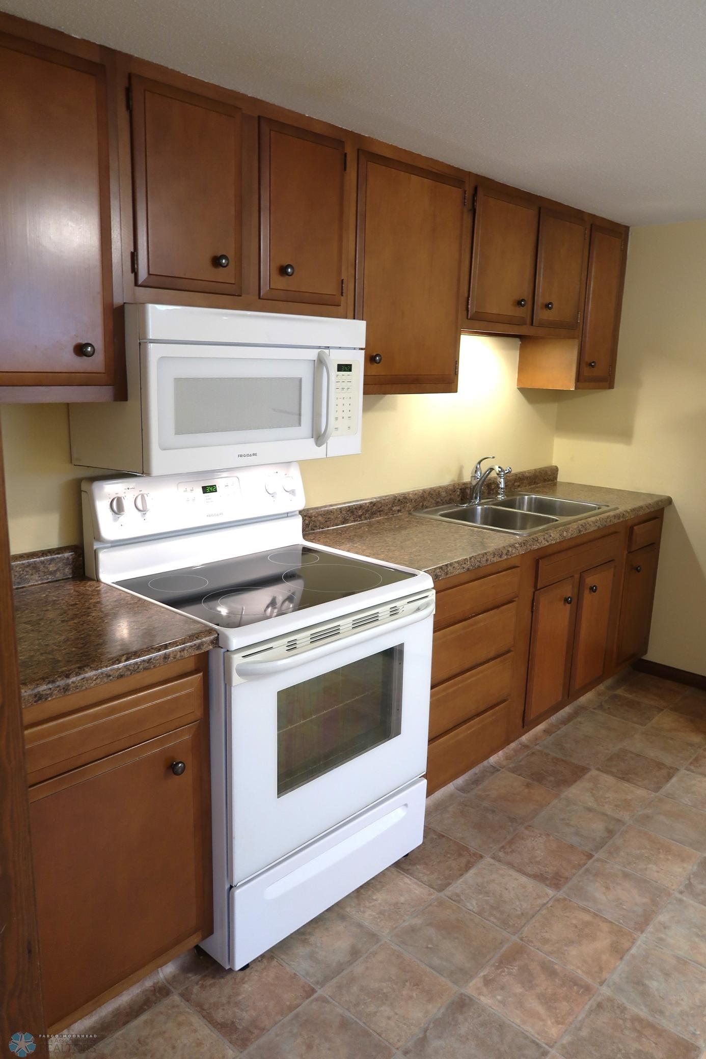 Lwr lvl Kitchen pic 1