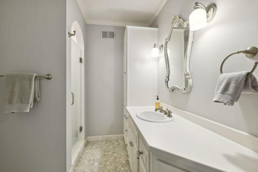 5021 Interlachen Bluff, Minneapolis, MN 55436