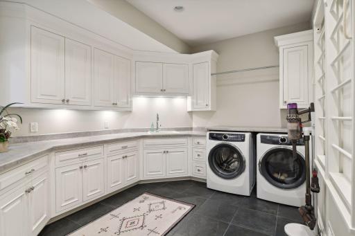 5021 Interlachen Bluff, Minneapolis, MN 55436