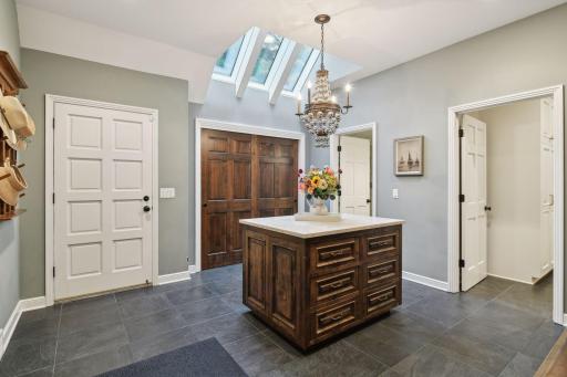 5021 Interlachen Bluff, Minneapolis, MN 55436
