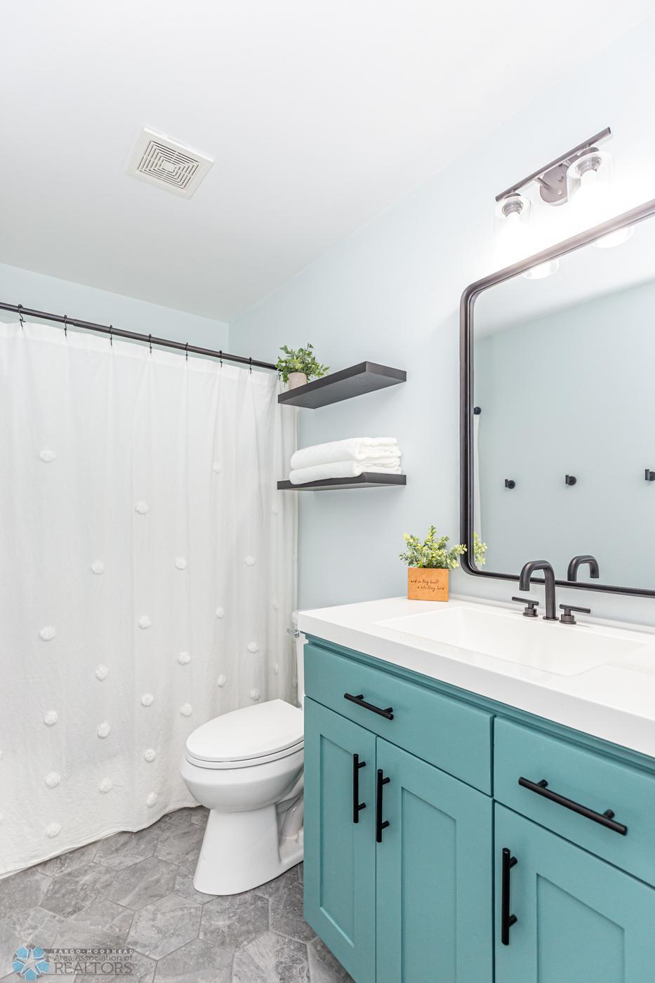 2nd bathroom - upper level