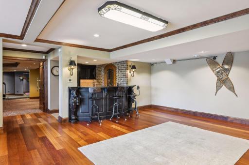 1382 Hunter Drive, Wayzata, MN 55391