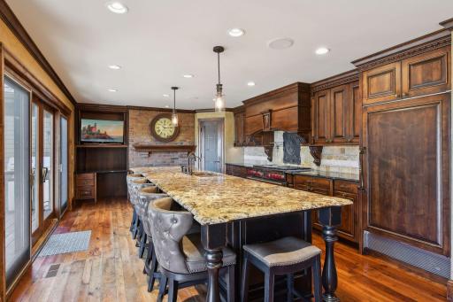 1382 Hunter Drive, Wayzata, MN 55391