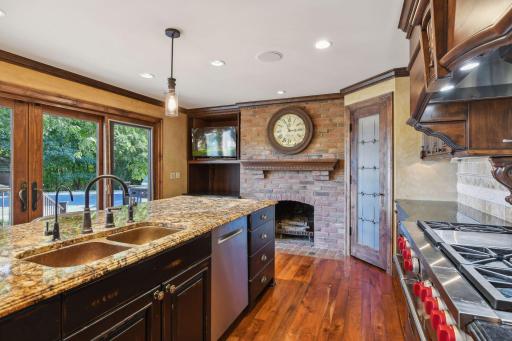 1382 Hunter Drive, Wayzata, MN 55391