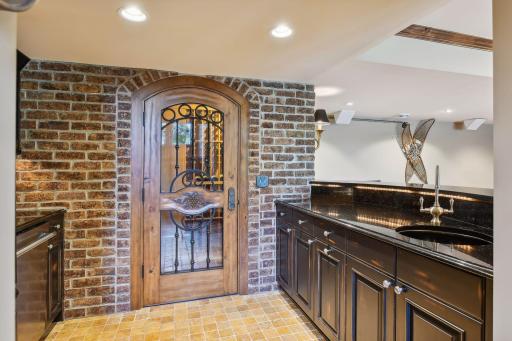 1382 Hunter Drive, Wayzata, MN 55391